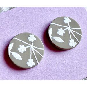 New Taupe & White Flower Leaf Circle Retro 80s Style Matte Finish Stud Earrings
